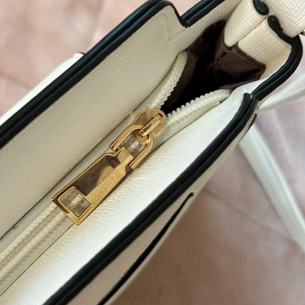 Crossbody purse white gold tone accents & feet long adjustable strap textured